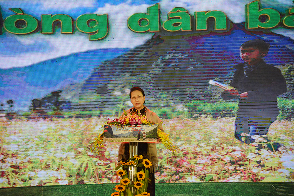 “Xuân Biên phòng ấm lòng dân bản” mang lại niềm vui cho đồng bào 44 tỉnh biên giới